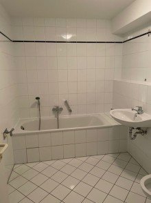 Bad Sch�n geschnittene 2 Zimmer mit Balkon! Gut vermietet! 4,5 % Rendite!