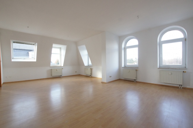 Wohnzimmer Dachgeschosswohnung Dresden, L�btau-S�d
