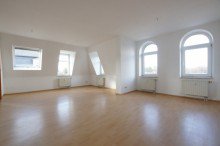 Wohnzimmer RE/MAX - Gem�tliche, frisch renovierte 3-Zimmer-Dachgeschosswohnung in Dresden L�btau-S�d