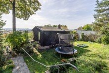 Gartenhaus mit Spielwiese Ihr Traumhaus (ca. 178 m�) am Elbhang**f�r bis zu 3 Parteien durch m�gliche Erweiterung um 140 m�