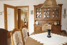 Essbereich mit Blick in die K�che RE/MAX **H�bsches Reihenmittelhaus f�r Familien**Top gepflegt**sofort einzugsbereit++