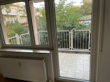 Wohnzimmer mit Balkon zum Hof Sch�n geschnittene 2 Zimmer mit Balkon! Gut vermietet! 4,5 % Rendite!