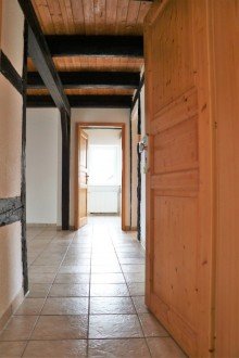 Wohnungseingang Historischer Vierseithof**10%  Rendite**605 m� Wohnfl�che**1.400 m� Ausbaureserve**4.080 m� Grund