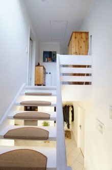 Treppe Idyllisch gelegenes Einfamilienhaus mit Einliegerwohnung und 20 Obstsorten im Garten