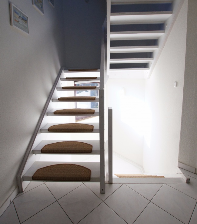 Wei� lackierte Holztreppe Haus Dresden / Pillnitz