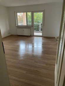Wohnzimmer Sch�n geschnittene 2 Zimmer mit Balkon! Gut vermietet! 4,5 % Rendite!