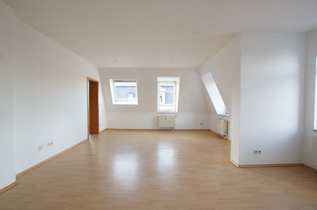 Wohnzimmer Dachgeschosswohnung Dresden, L�btau-S�d