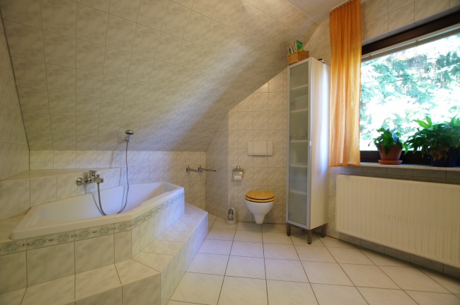 Badezimmer im Obergeschoss Haus Dresden / Pillnitz