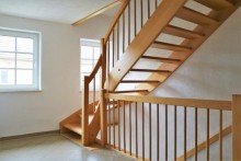 Treppenhaus Historischer Vierseithof**10%  Rendite**605 m� Wohnfl�che**1.400 m� Ausbaureserve**4.080 m� Grund
