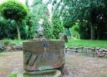 Brunnendetail Historischer Vierseithof**10%  Rendite**605 m� Wohnfl�che**1.400 m� Ausbaureserve**4.080 m� Grund