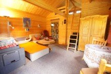 Wohnbereich neueres Gartenhaus Idyllisches Grundst�ck mit zwei Bungalows und gro�em Schuppen! Erholung pur! Ideal f�r Familien!