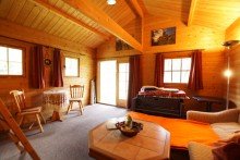 Wohnbereich neueres Gartenhaus Idyllisches Grundst�ck mit zwei Bungalows und gro�em Schuppen! Erholung pur! Ideal f�r Familien!