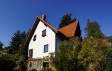 Au�enansicht vom Weg Idyllisch gelegenes Einfamilienhaus mit Einliegerwohnung und 20 Obstsorten im Garten