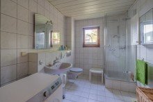 Duschbad im Untergeschoss Ihr Traumhaus (ca. 178 m�) am Elbhang**f�r bis zu 3 Parteien durch m�gliche Erweiterung um 140 m�