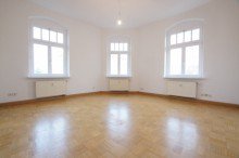 Wohnzimmer Attraktive Kapitalanlage mit Einbauk�che, Parkett und Altbaucharme